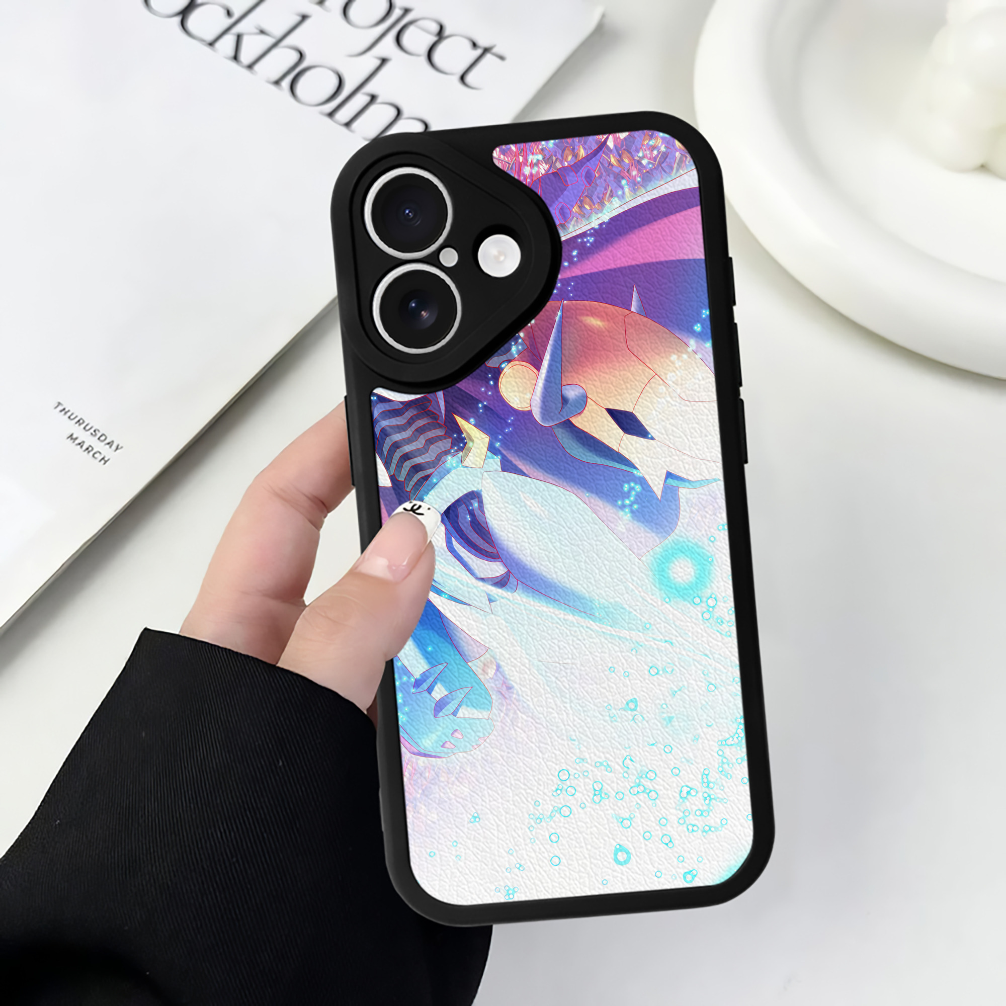 （画像用） Digimon デジタルモンスター/デジモン 【iPhone 16シリーズ対応】シリコンスマホケース（レザー調） 材質：シリコン